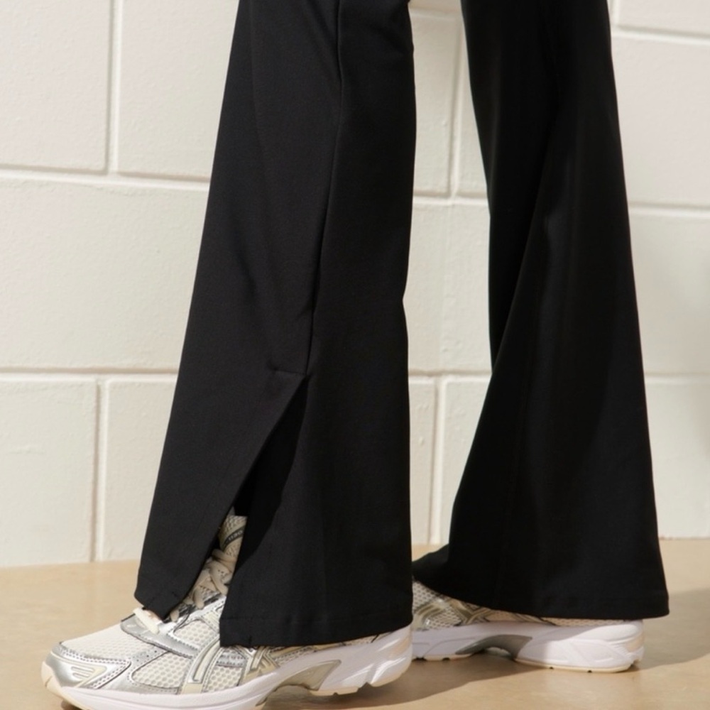 Abercrombie & Fitch YPB sculptLUX Split Hem Flare Legging, Sz Small Short NWOT - Picture 9 of 10
